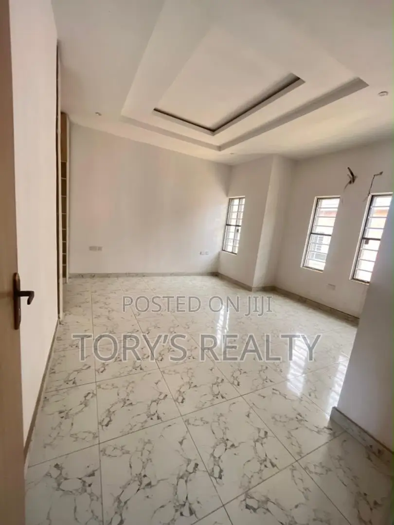 4bdrm Duplex in Lekki Phase 2 for rent