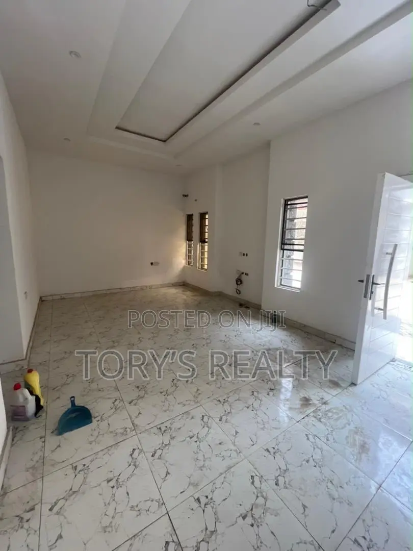 4bdrm Duplex in Lekki Phase 2 for rent