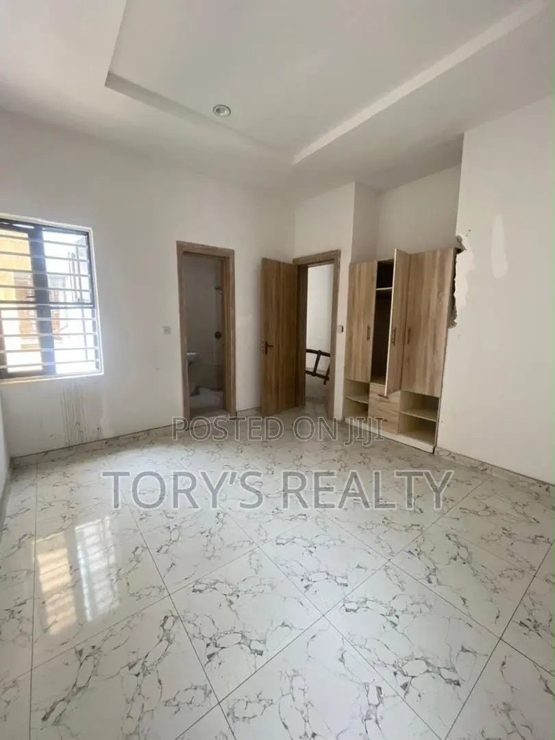 4bdrm Duplex in Lekki Phase 2 for rent