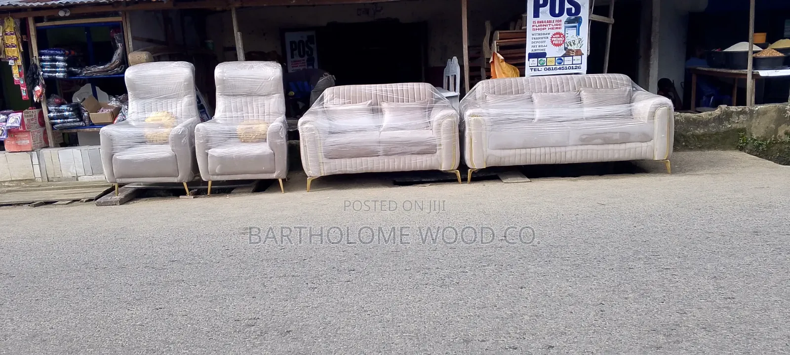 Lucky Buy Modern Couch, Available for Show Room With Affordable Price