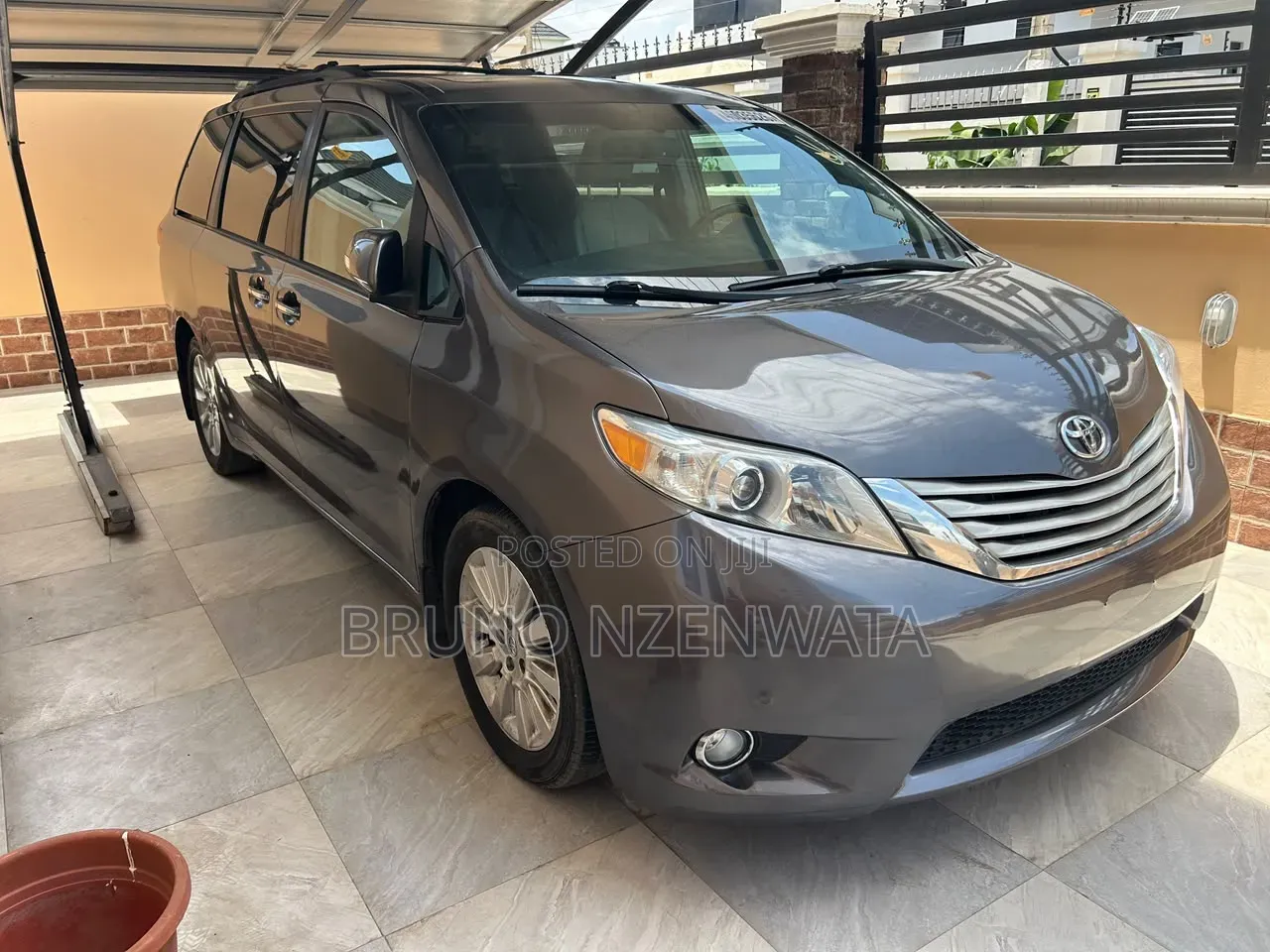 Toyota Sienna Limited AWD 7-Passenger 2013 Gray