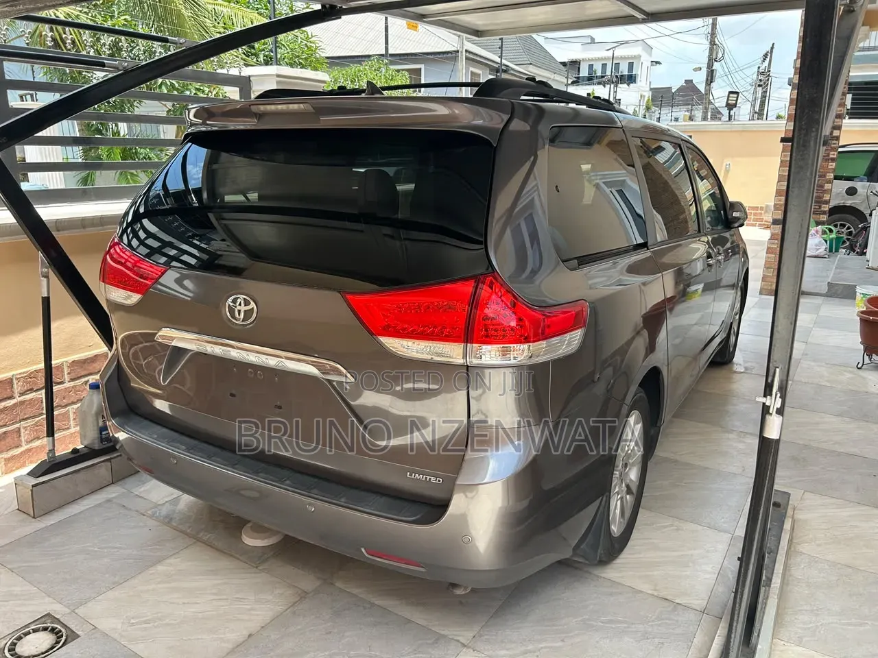 Toyota Sienna Limited AWD 7-Passenger 2013 Gray