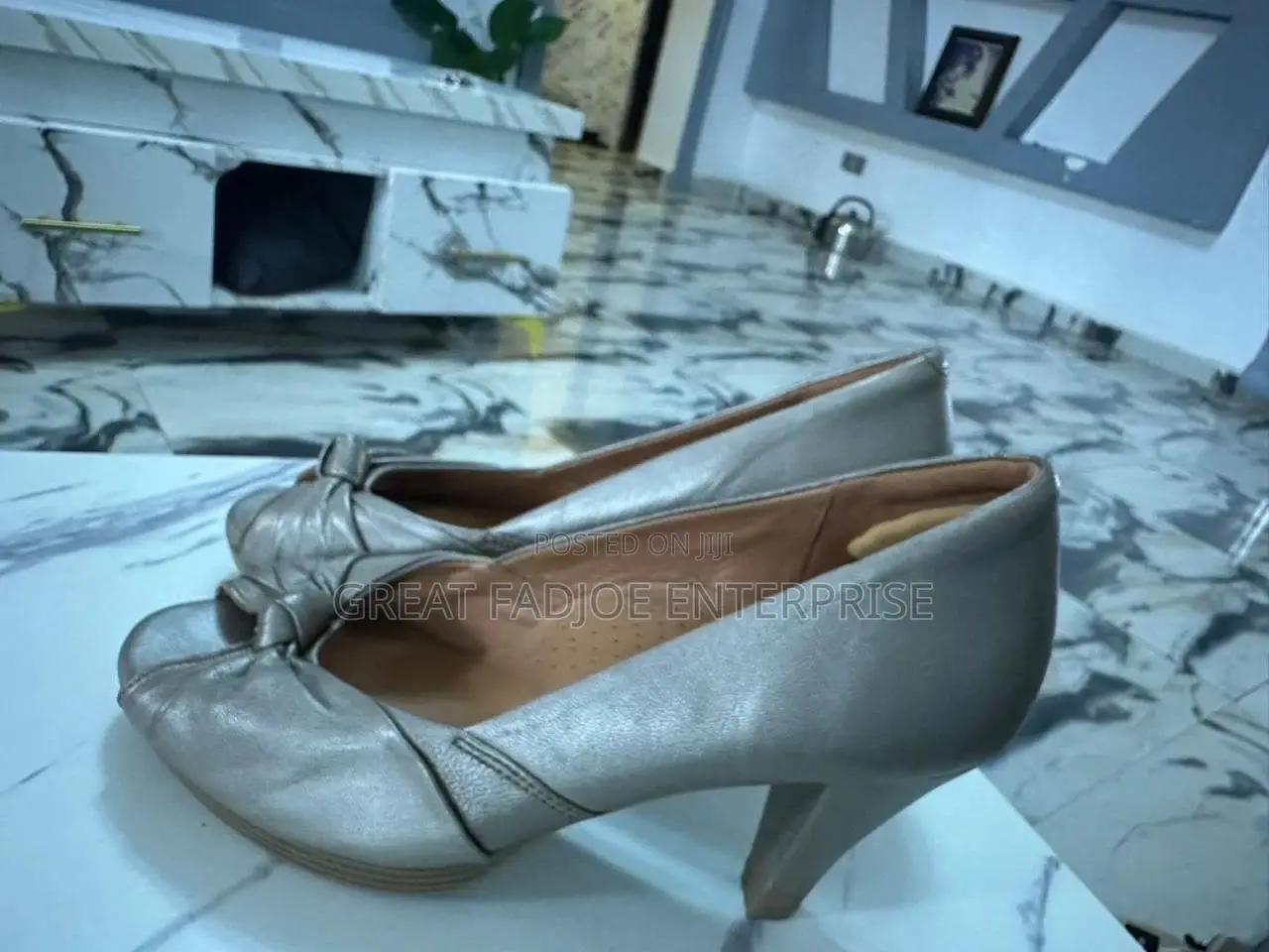 Elegant Silver-Grey Bow Court Heels