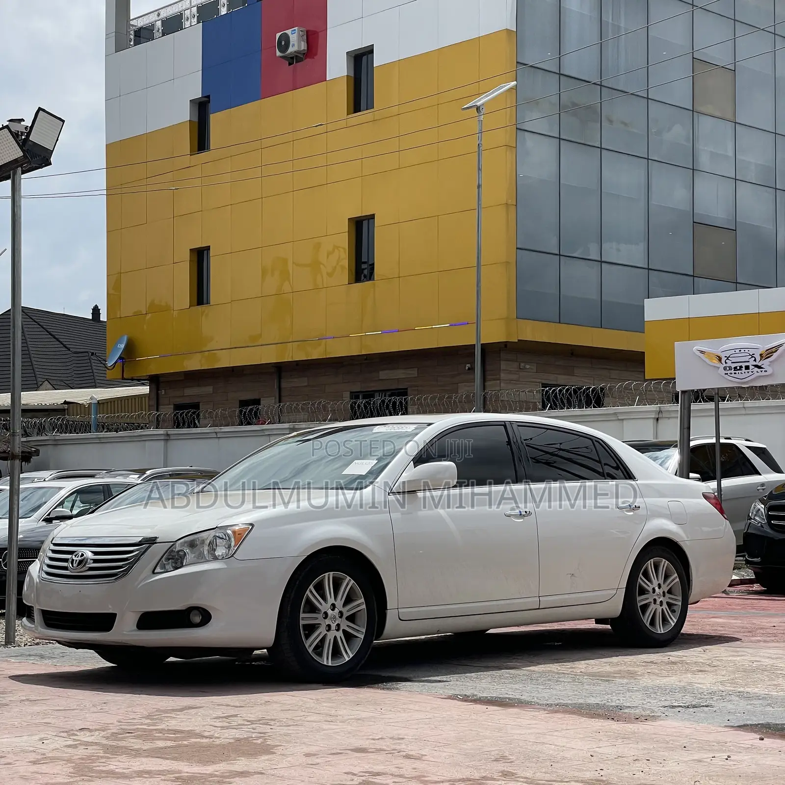 Toyota Avalon Limited 2010 White