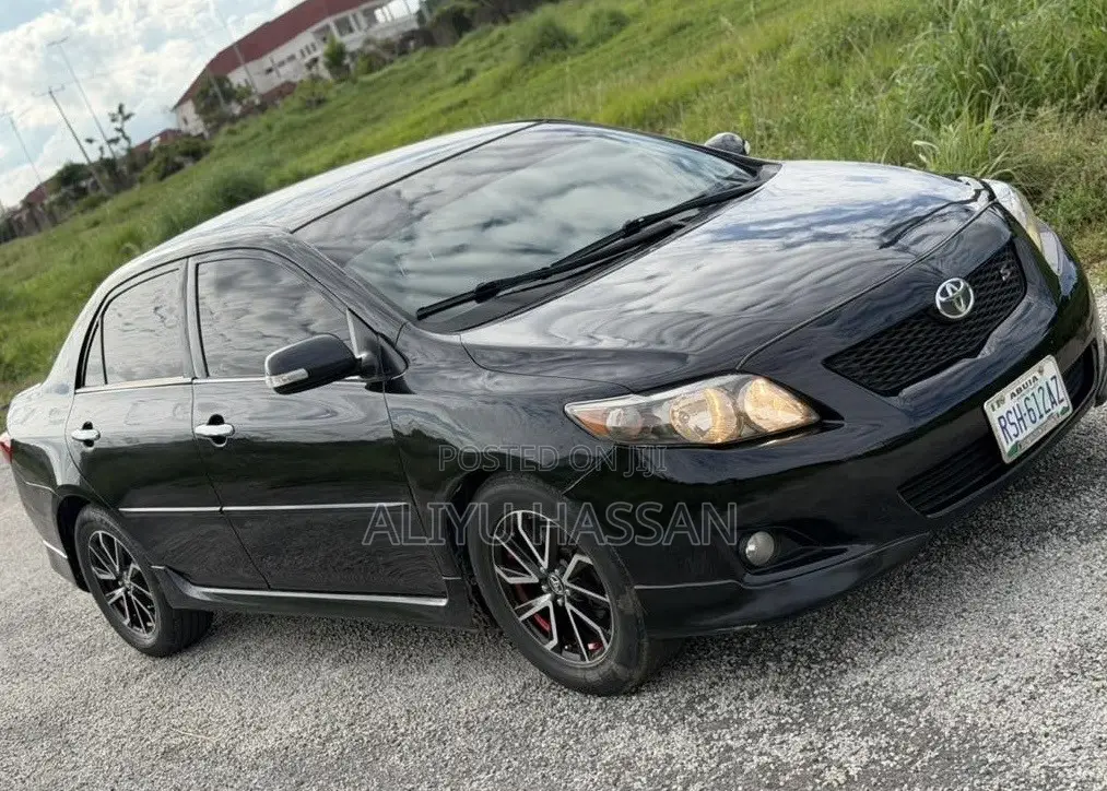Toyota Corolla 2010 Black