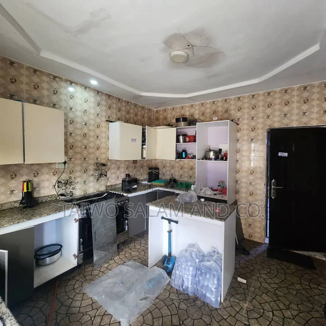 4bdrm Bungalow in Egbeda / Egbeda for sale