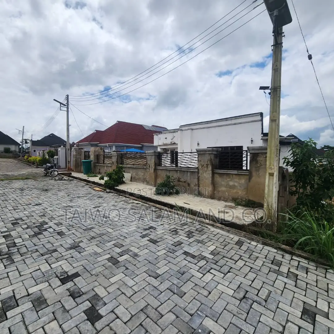 4bdrm Bungalow in Egbeda / Egbeda for sale