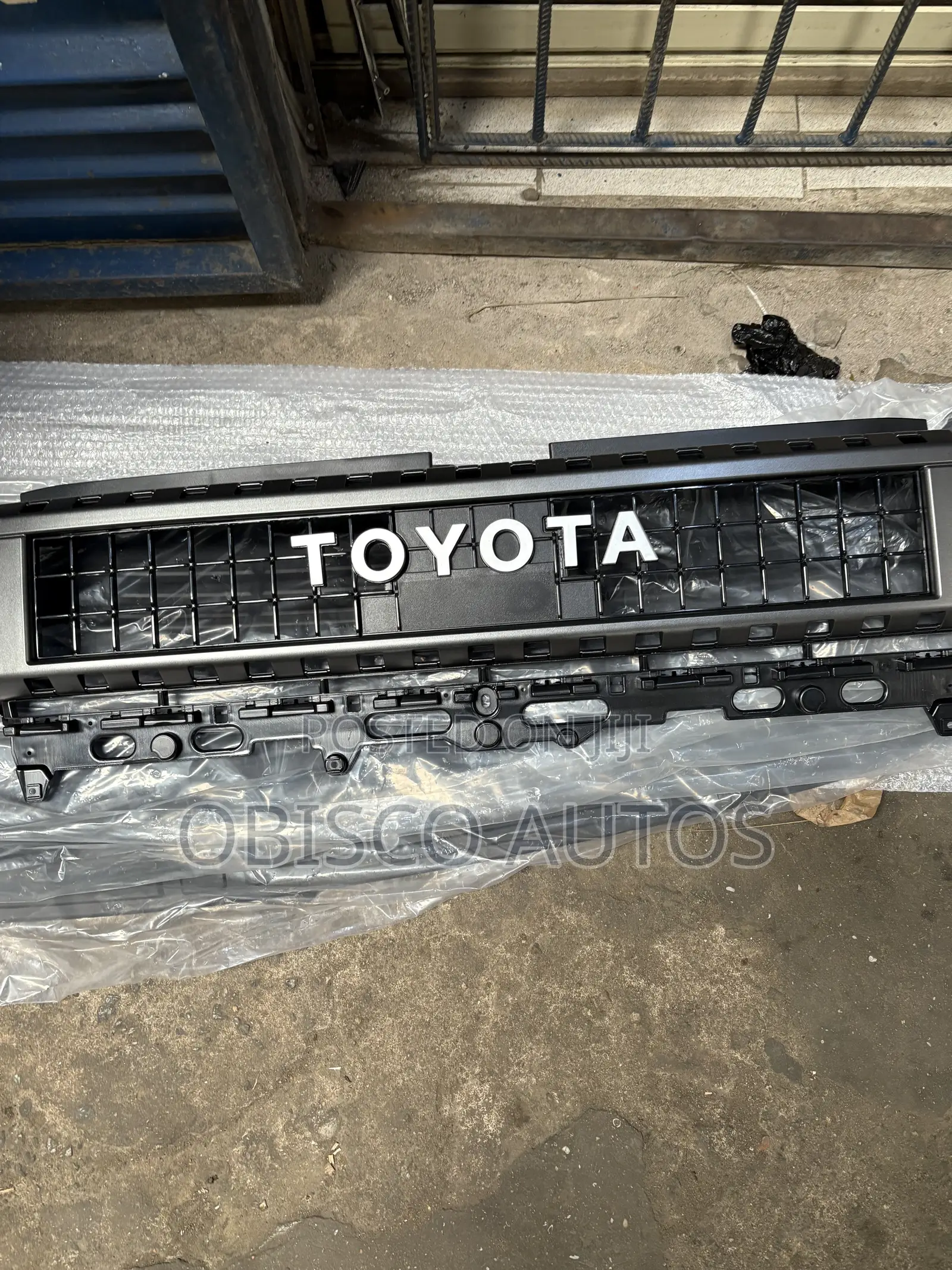Prado 2024/2025 Front Grille