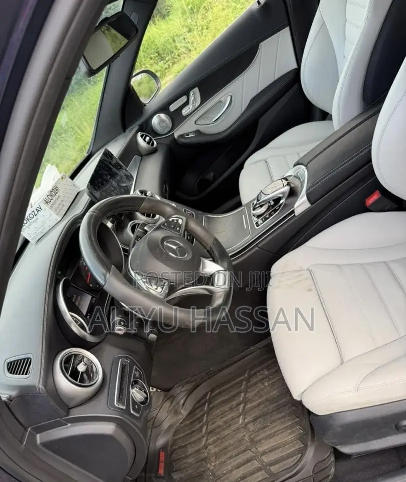 Mercedes-Benz C300 2016 Blue
