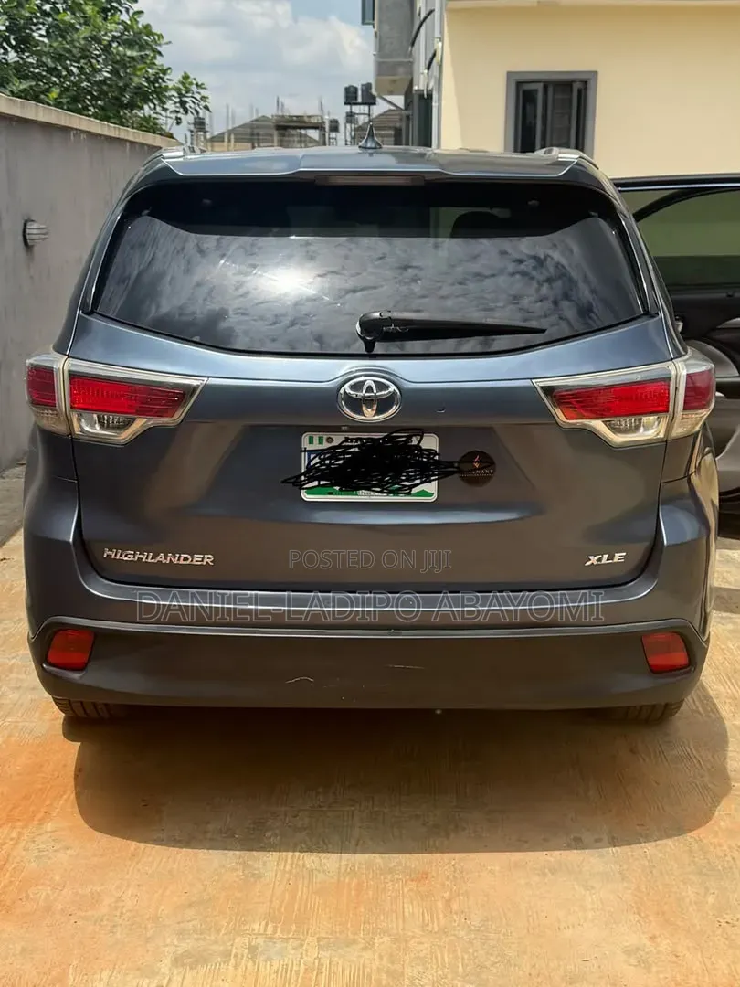 Toyota Highlander XLE V6 4x4 (3.5L 6cyl 6A) 2016 Blue