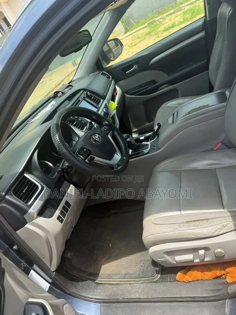 Toyota Highlander XLE V6 4x4 (3.5L 6cyl 6A) 2016 Blue