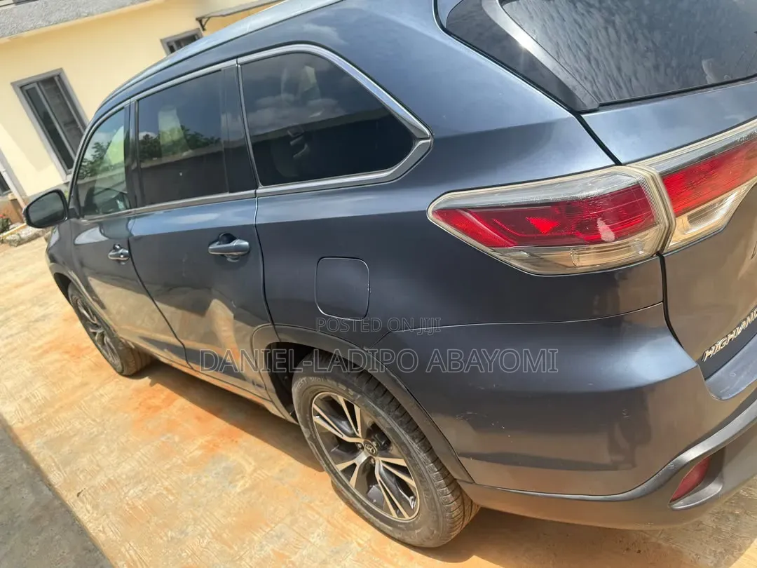 Toyota Highlander XLE V6 4x4 (3.5L 6cyl 6A) 2016 Blue