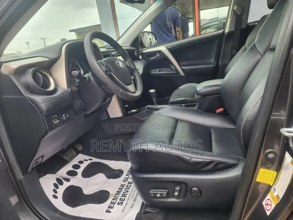 Toyota RAV4 Limited 4dr SUV AWD (2.5L 4cyl 6A) 2014 Gray