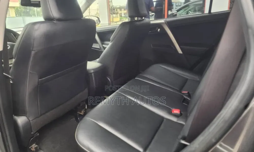 Toyota RAV4 Limited 4dr SUV AWD (2.5L 4cyl 6A) 2014 Gray