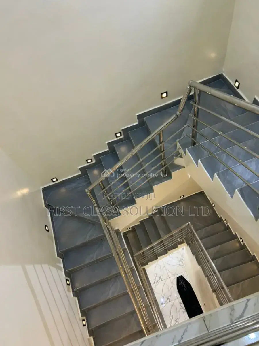 Beautifully Furnished 4 Bedrooms Duplex
