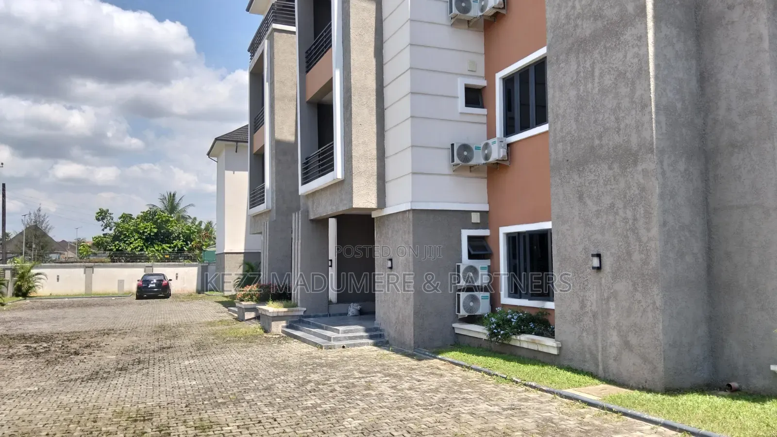 3bdrm Block of Flats in New Gra Phase 1 / 2 for rent