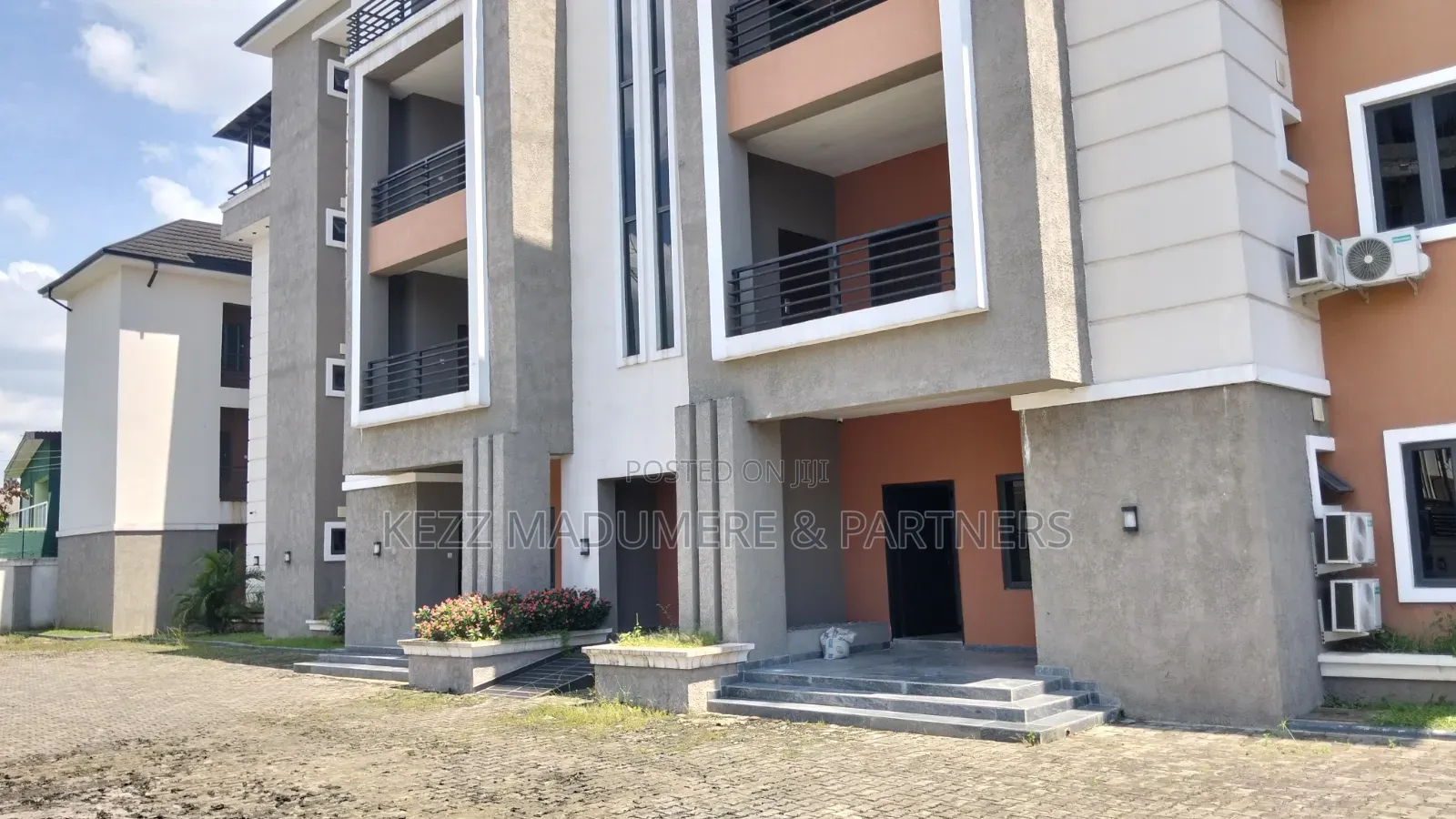 3bdrm Block of Flats in New Gra Phase 1 / 2 for rent
