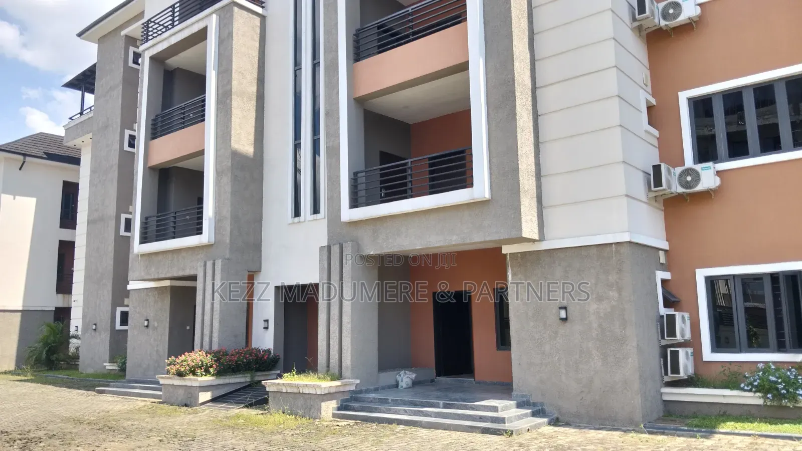 3bdrm Block of Flats in New Gra Phase 1 / 2 for rent