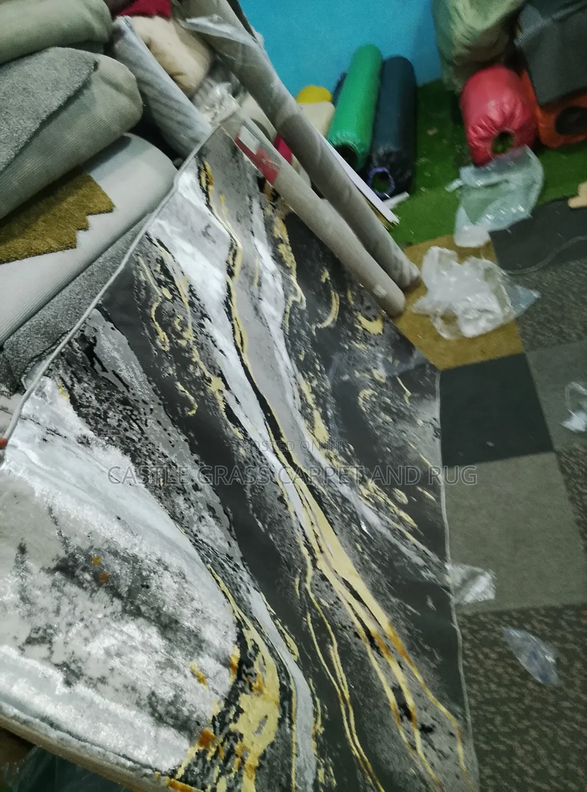 Diamond Crest Centre Rug