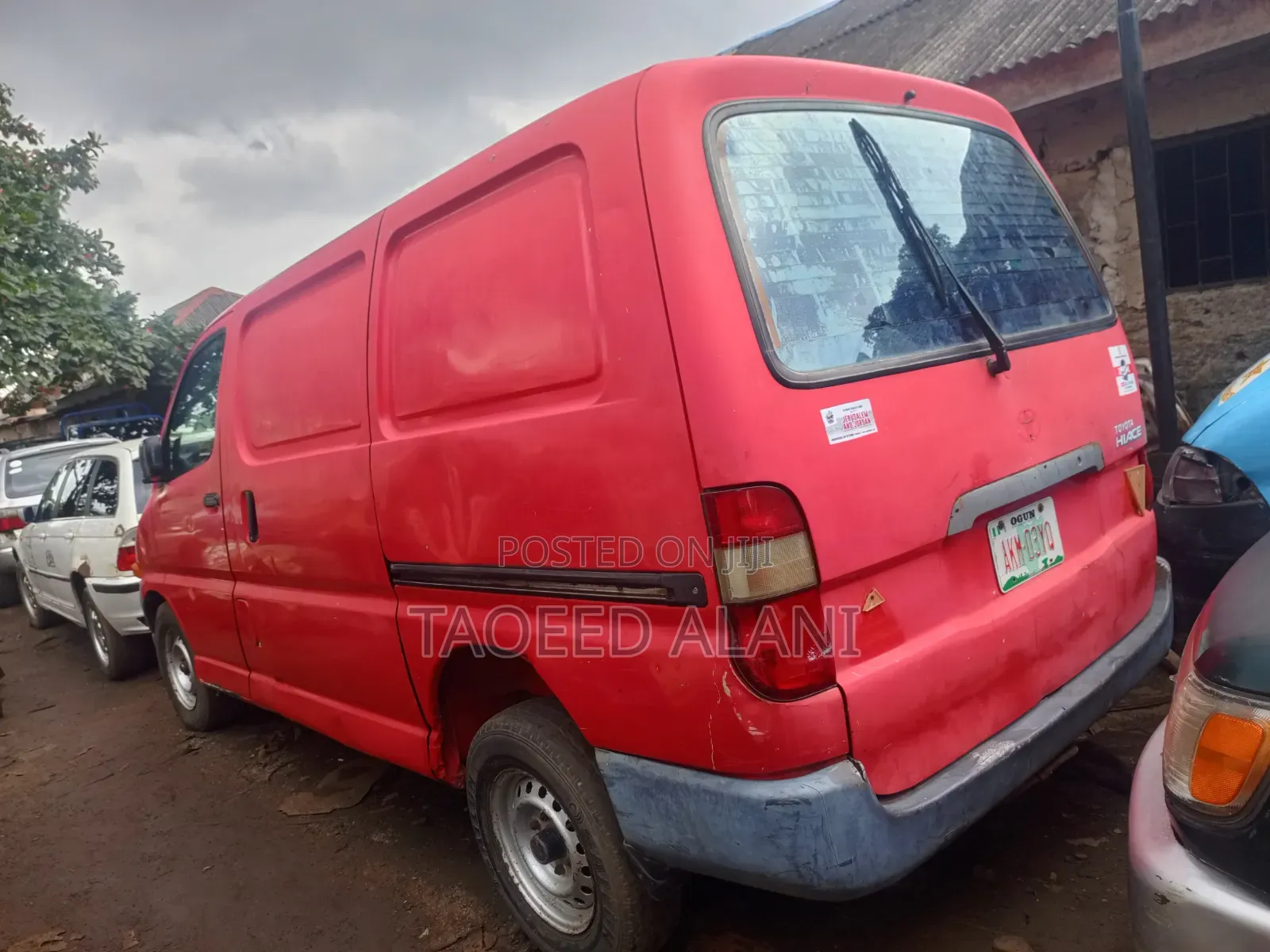 Toyota HiAce 1998 Red