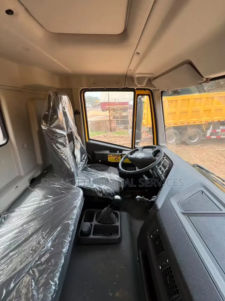 Hongyan Heavy-Duty Truck / Tipper