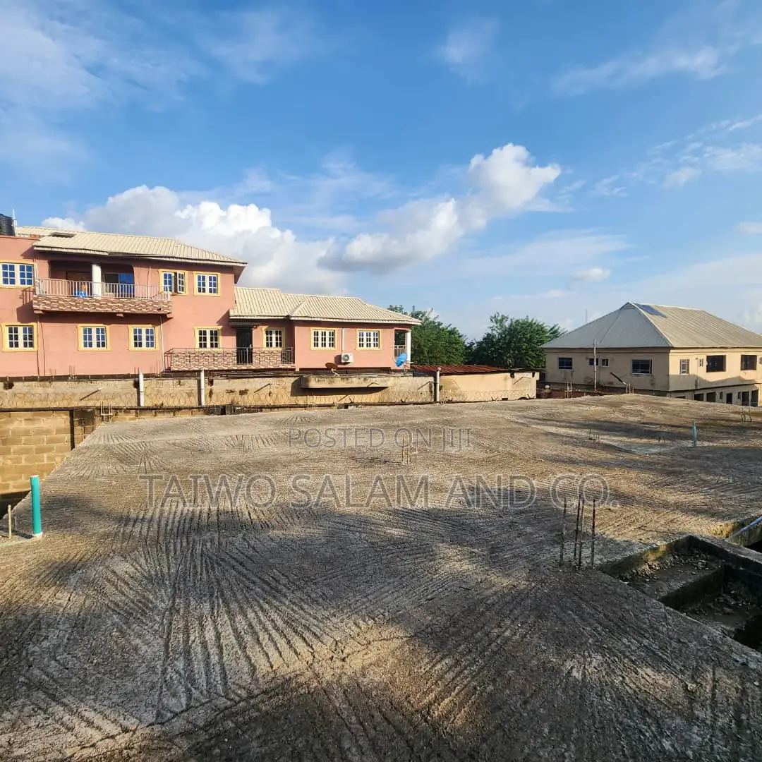 4bdrm Duplex in Jericho for sale