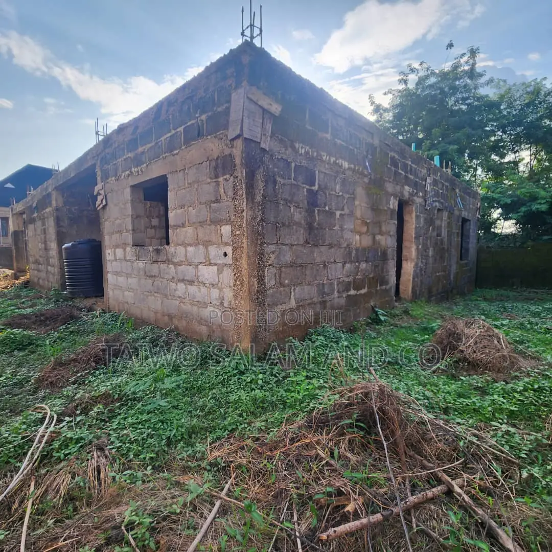 4bdrm Duplex in Jericho for sale