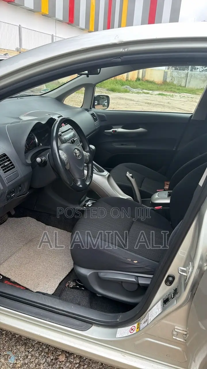 Toyota Auris 2007 Gold