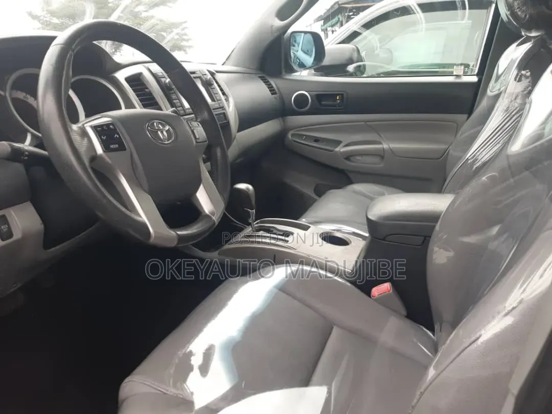 Toyota Tacoma Access Cab 4x4 4.0L V6 5-Speed Automatic 2013 Black
