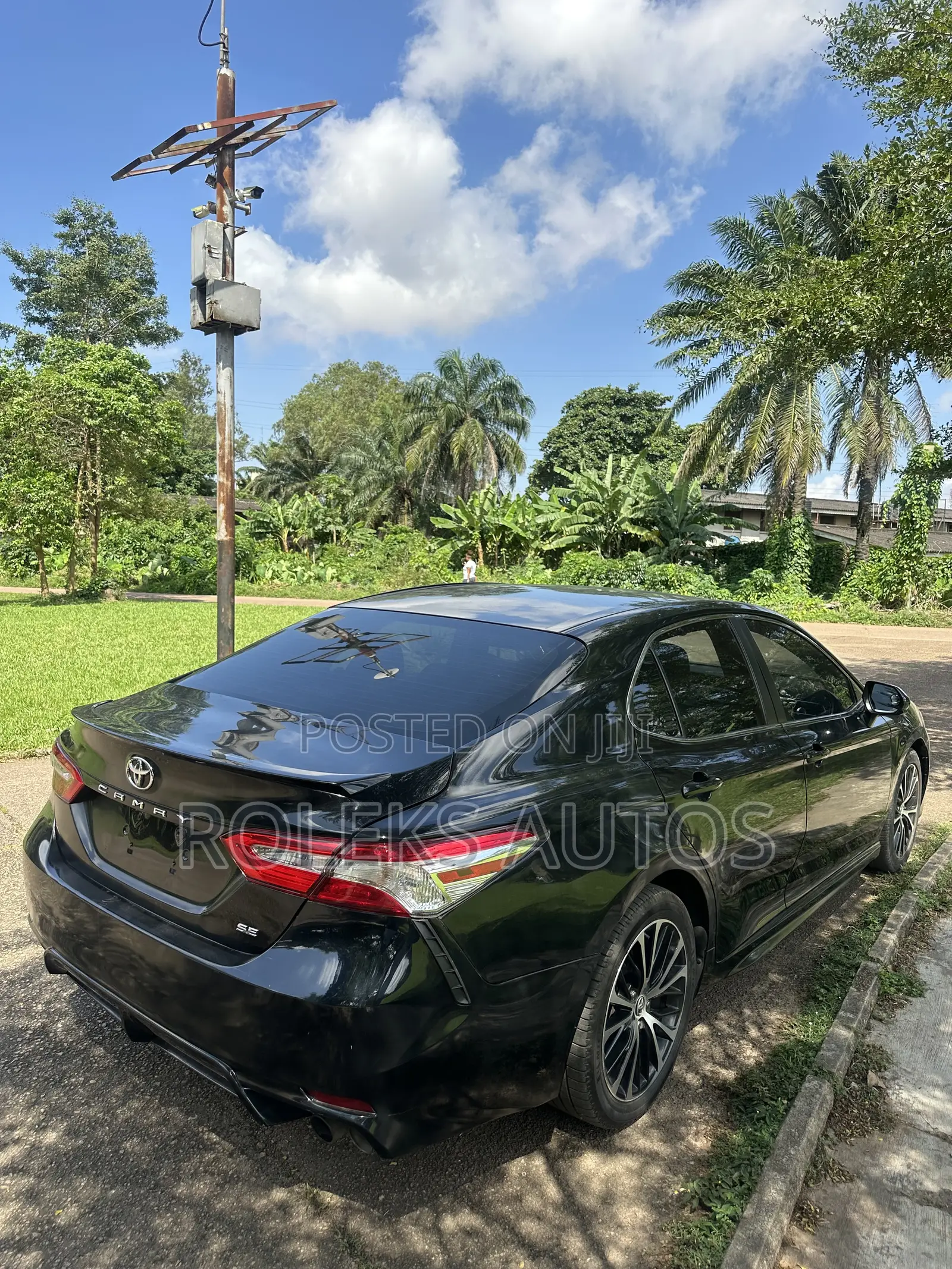 Toyota Camry SE FWD (2.5L 4cyl 8AM) 2018 Black