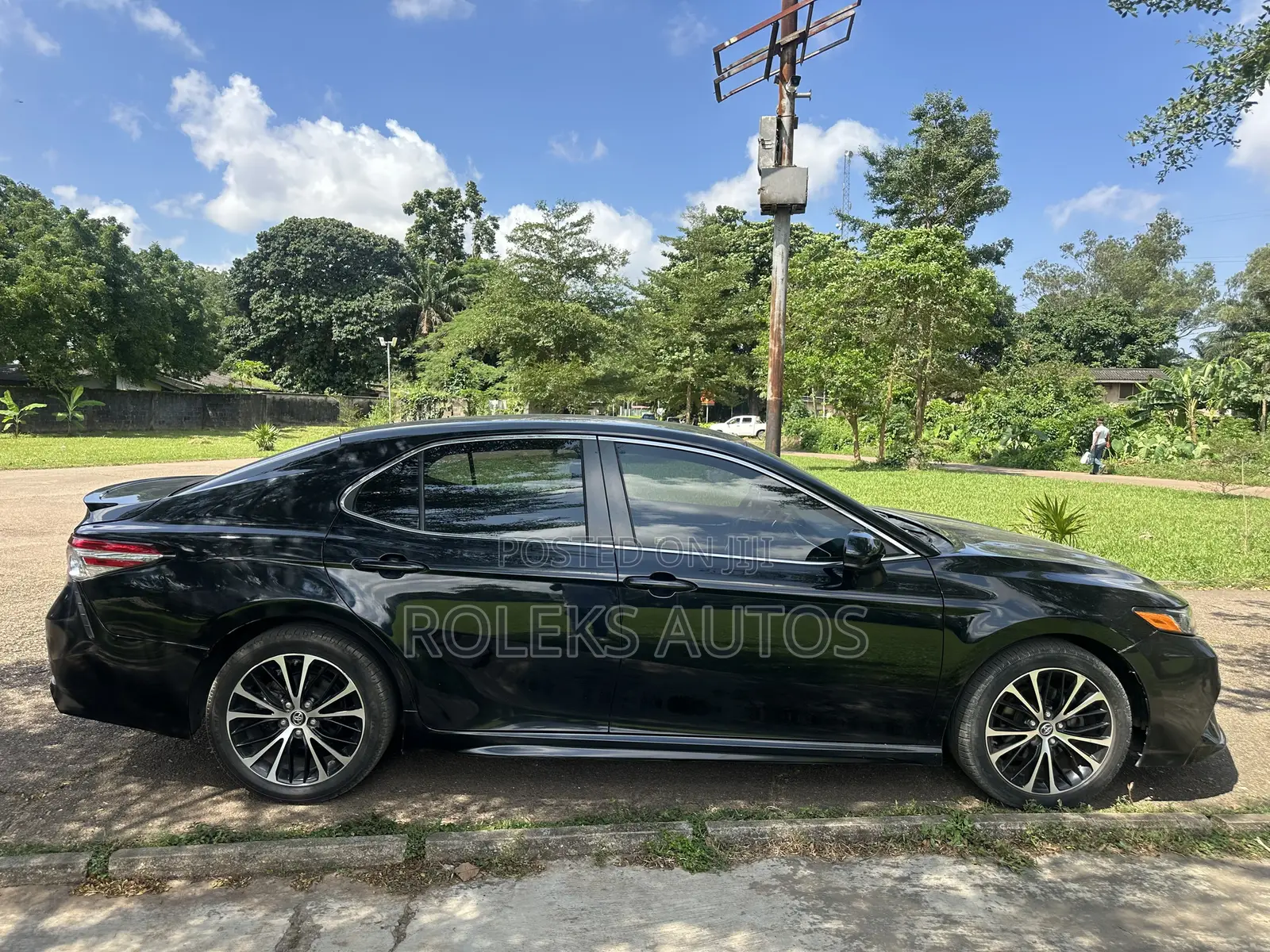 Toyota Camry SE FWD (2.5L 4cyl 8AM) 2018 Black