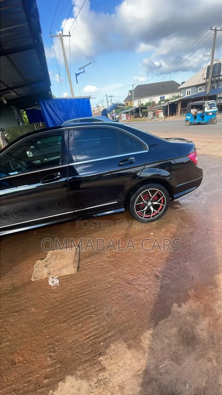 Mercedes-Benz C300 2010 Black
