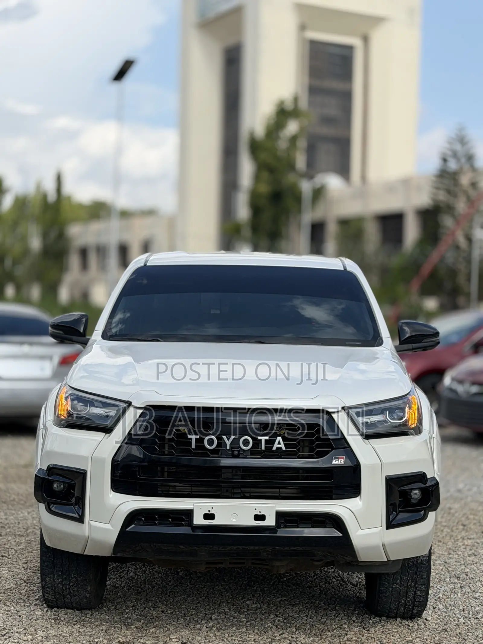 Toyota Hilux 2022 White