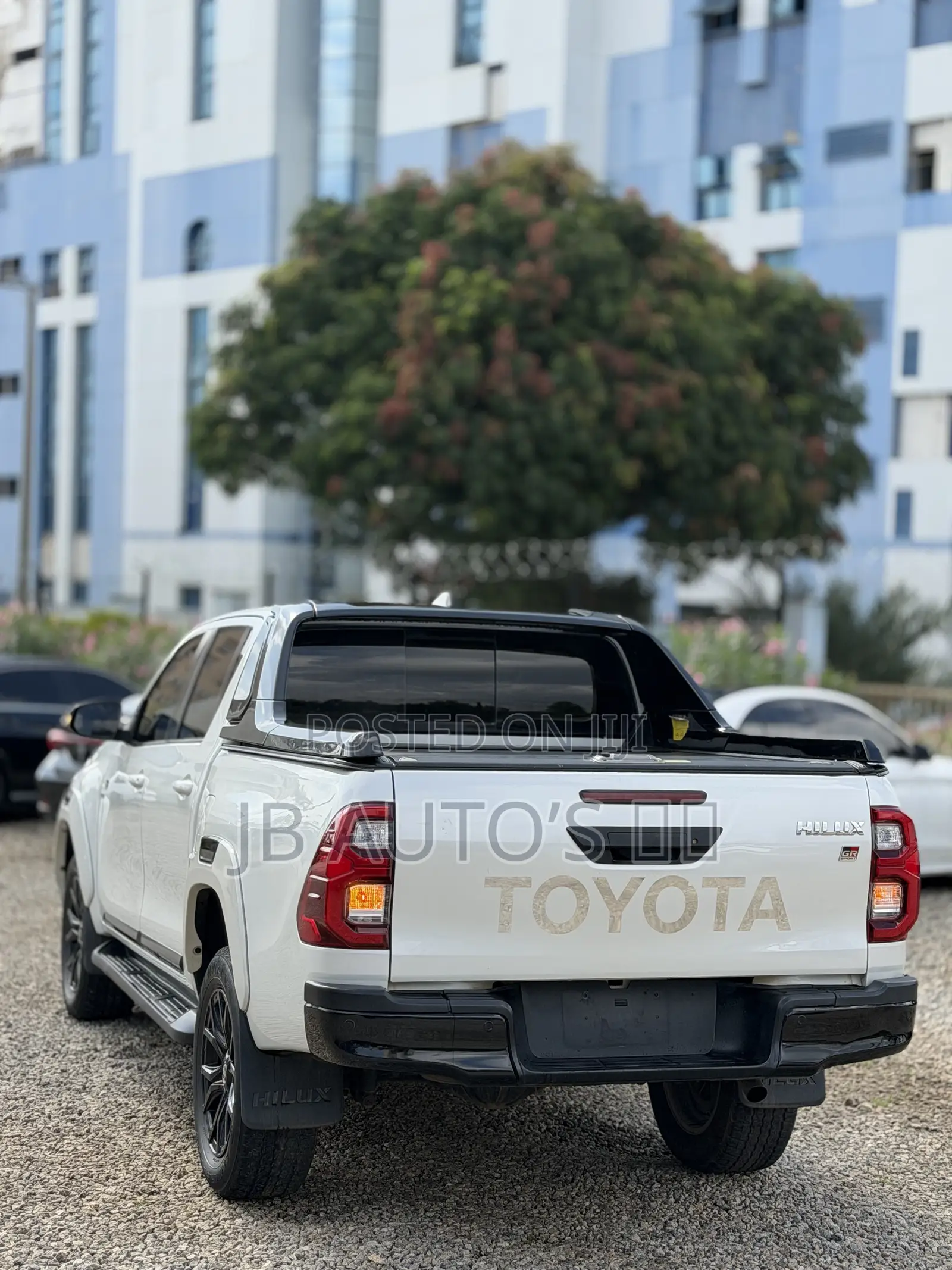 Toyota Hilux 2022 White