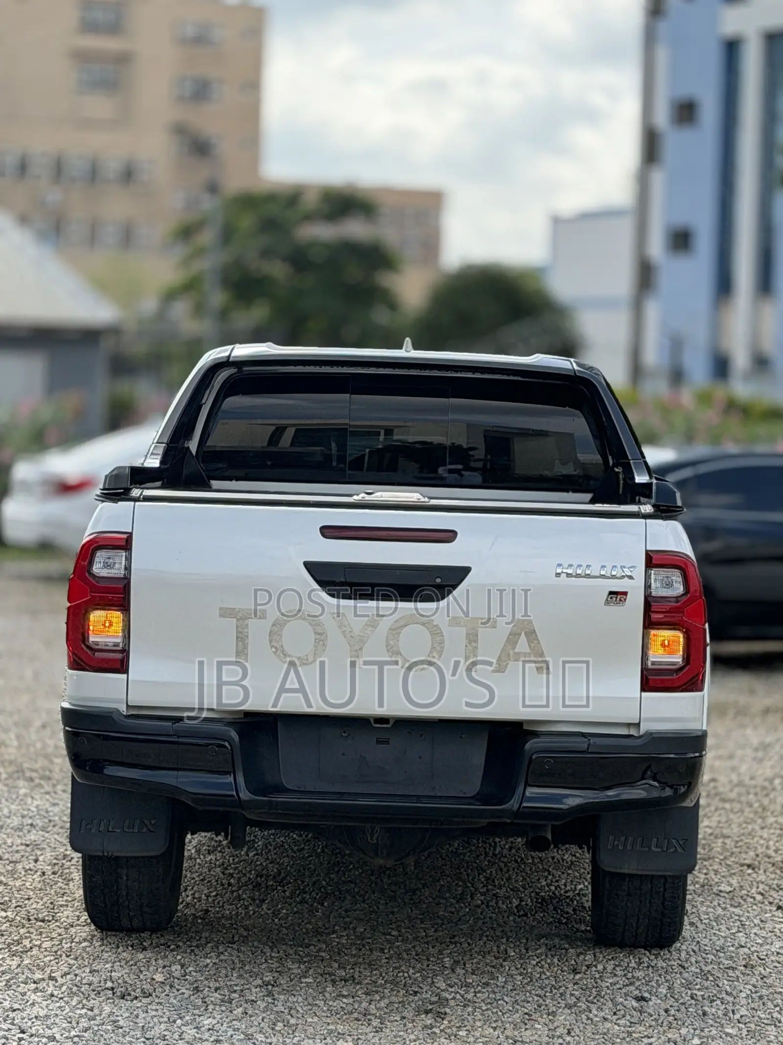 Toyota Hilux 2022 White