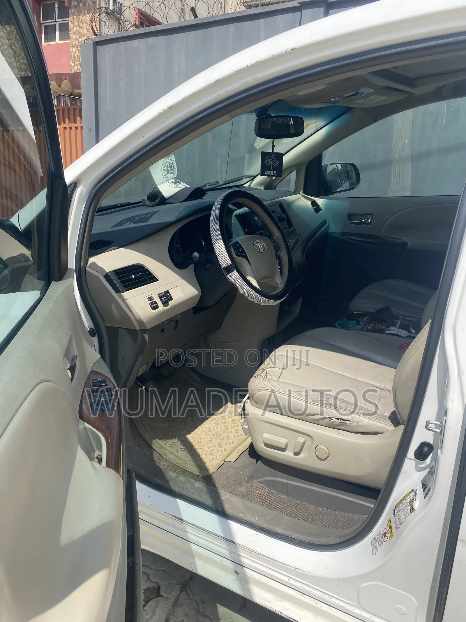Toyota Sienna XLE 7 Passenger 2012 White