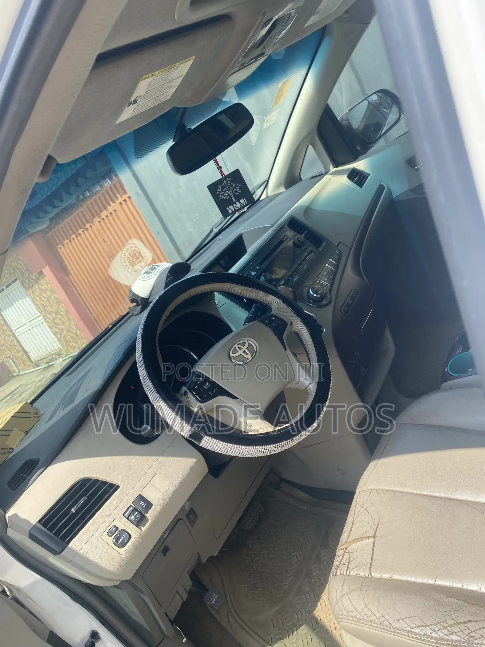 Toyota Sienna XLE 7 Passenger 2012 White