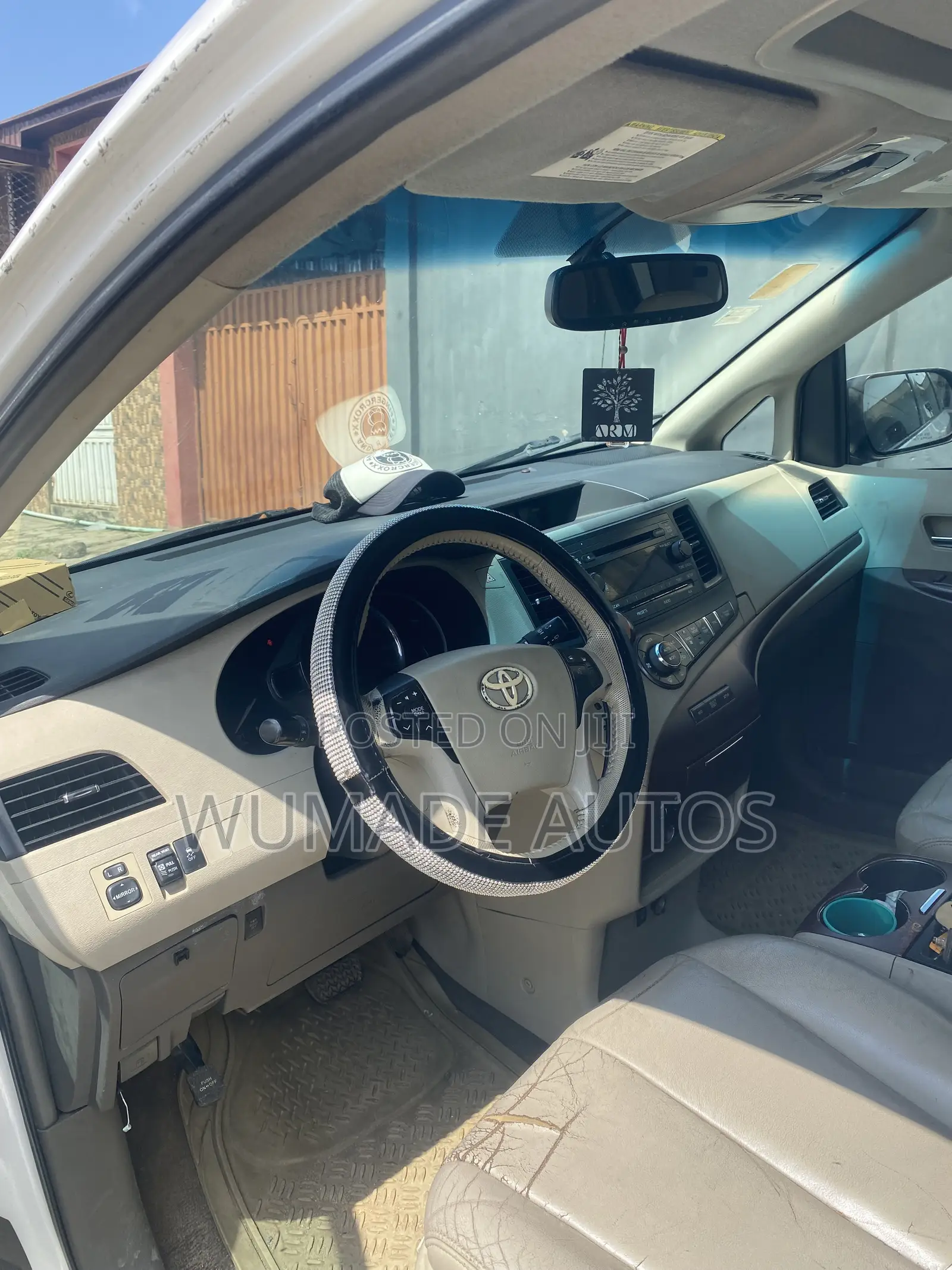 Toyota Sienna XLE 7 Passenger 2012 White