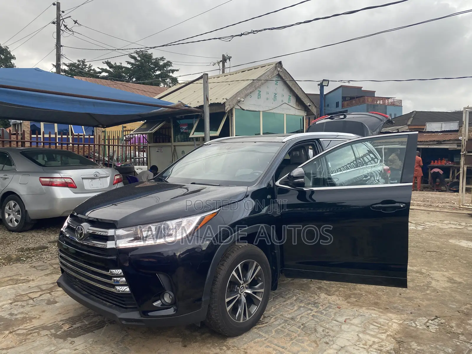 Toyota Highlander XLE 4x4 V6 (3.5L 6cyl 8A) 2017 Black
