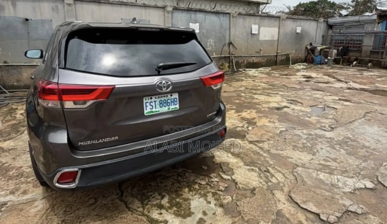 Toyota Highlander XLE 2019 Gray