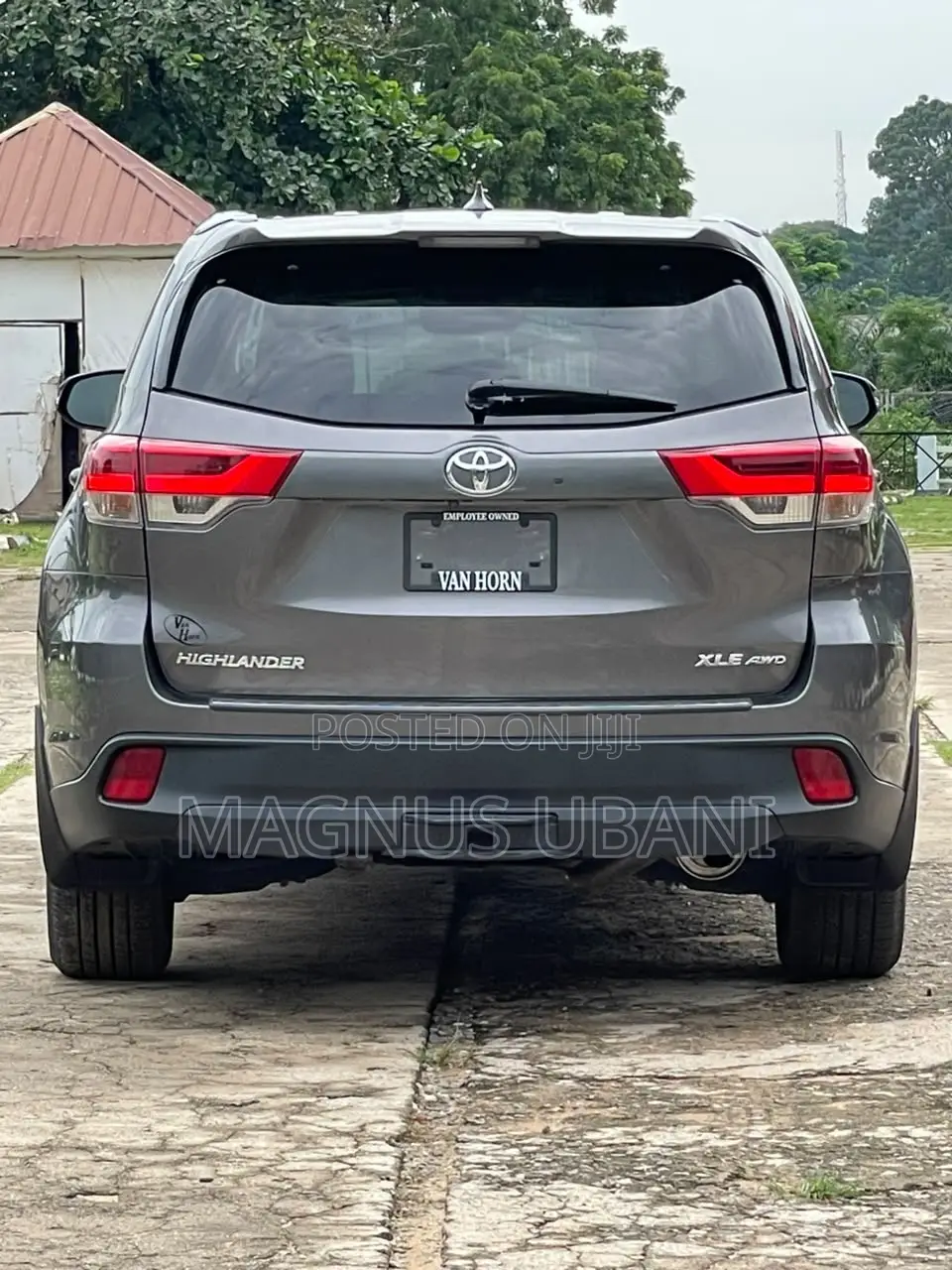 Toyota Highlander XLE 4x4 V6 (3.5L 6cyl 8A) 2017 Gray