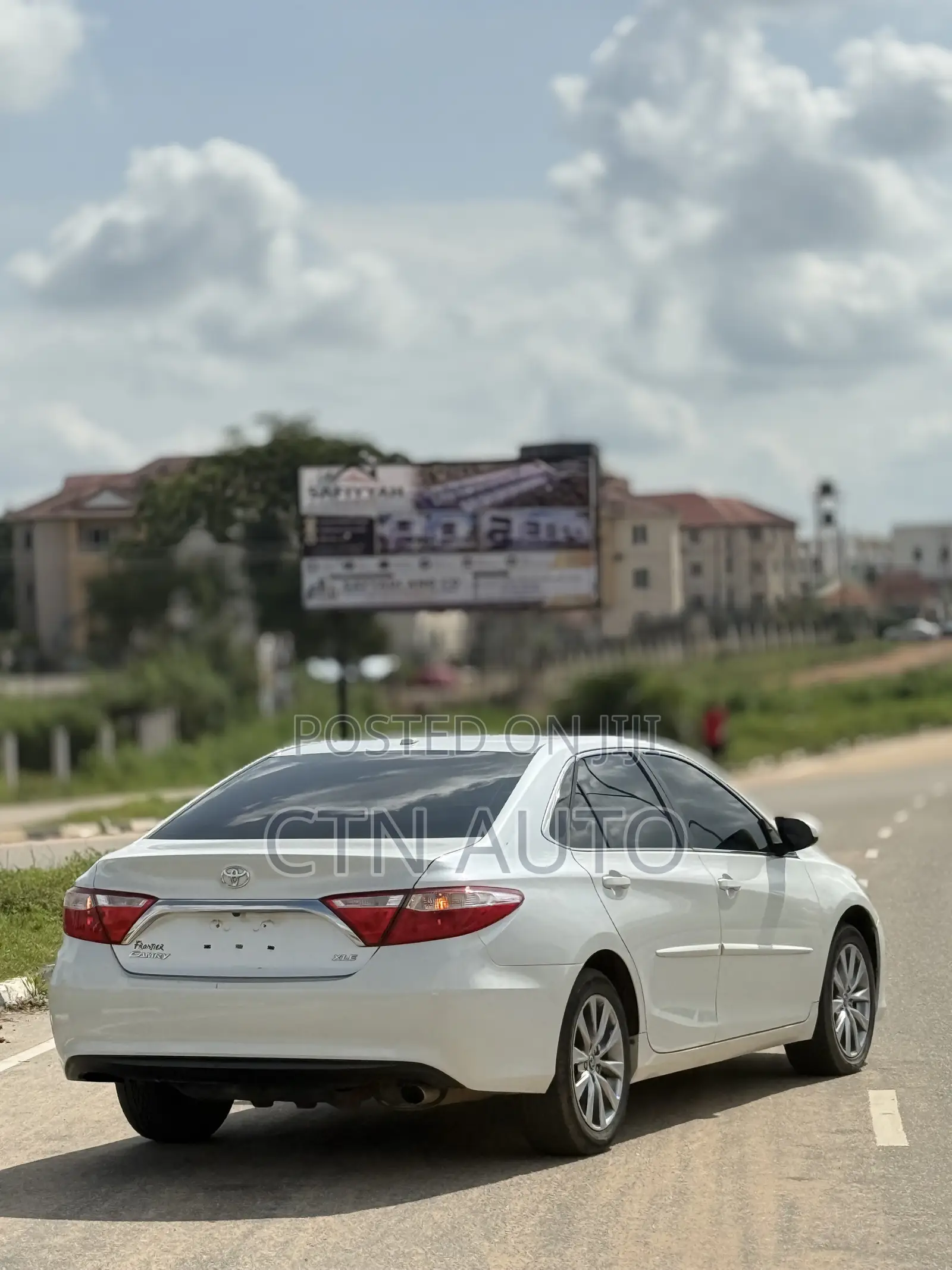 Toyota Camry XLE 4dr Sedan (2.5L 4cyl 6A) 2016 White
