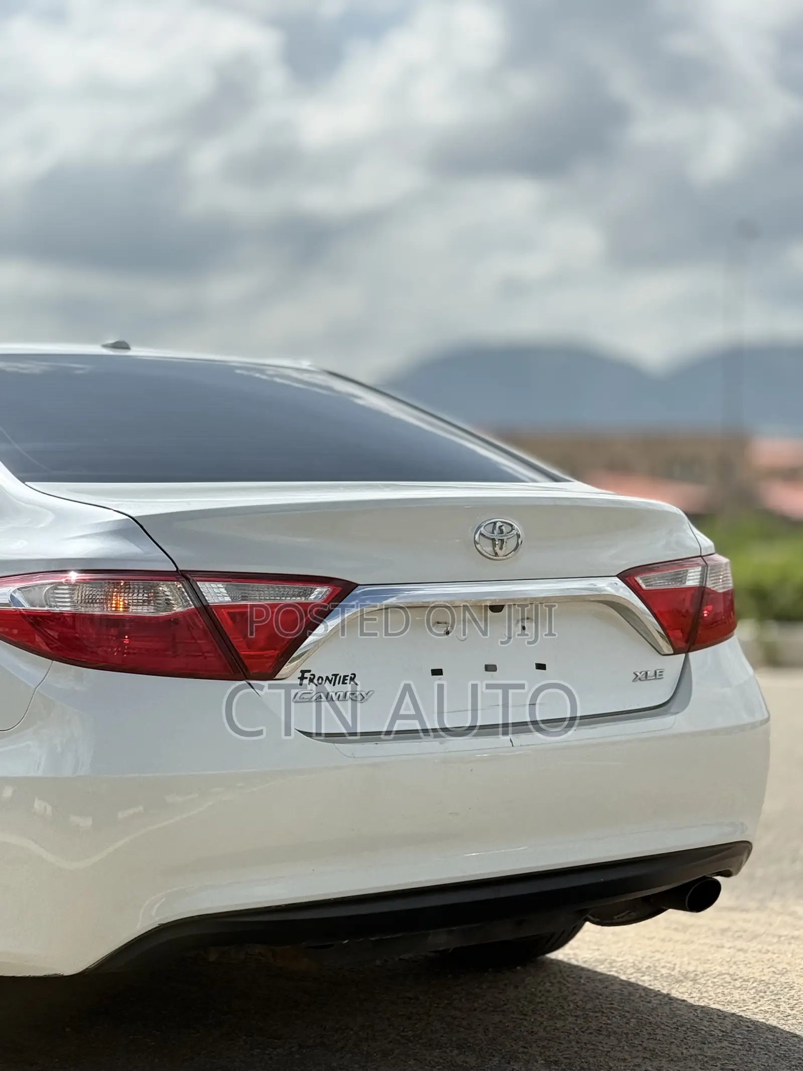 Toyota Camry XLE 4dr Sedan (2.5L 4cyl 6A) 2016 White