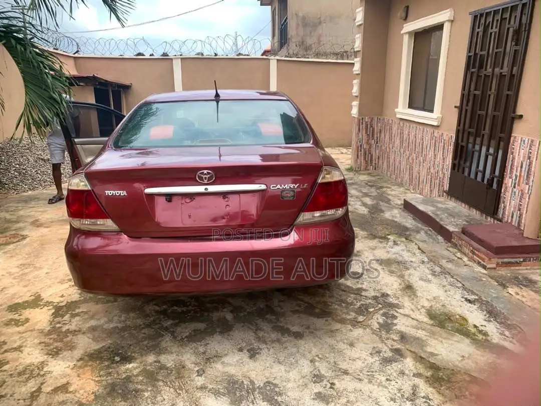 Toyota Camry LE 4dr Sedan (2.4L 4cyl 5M) 2004 Red