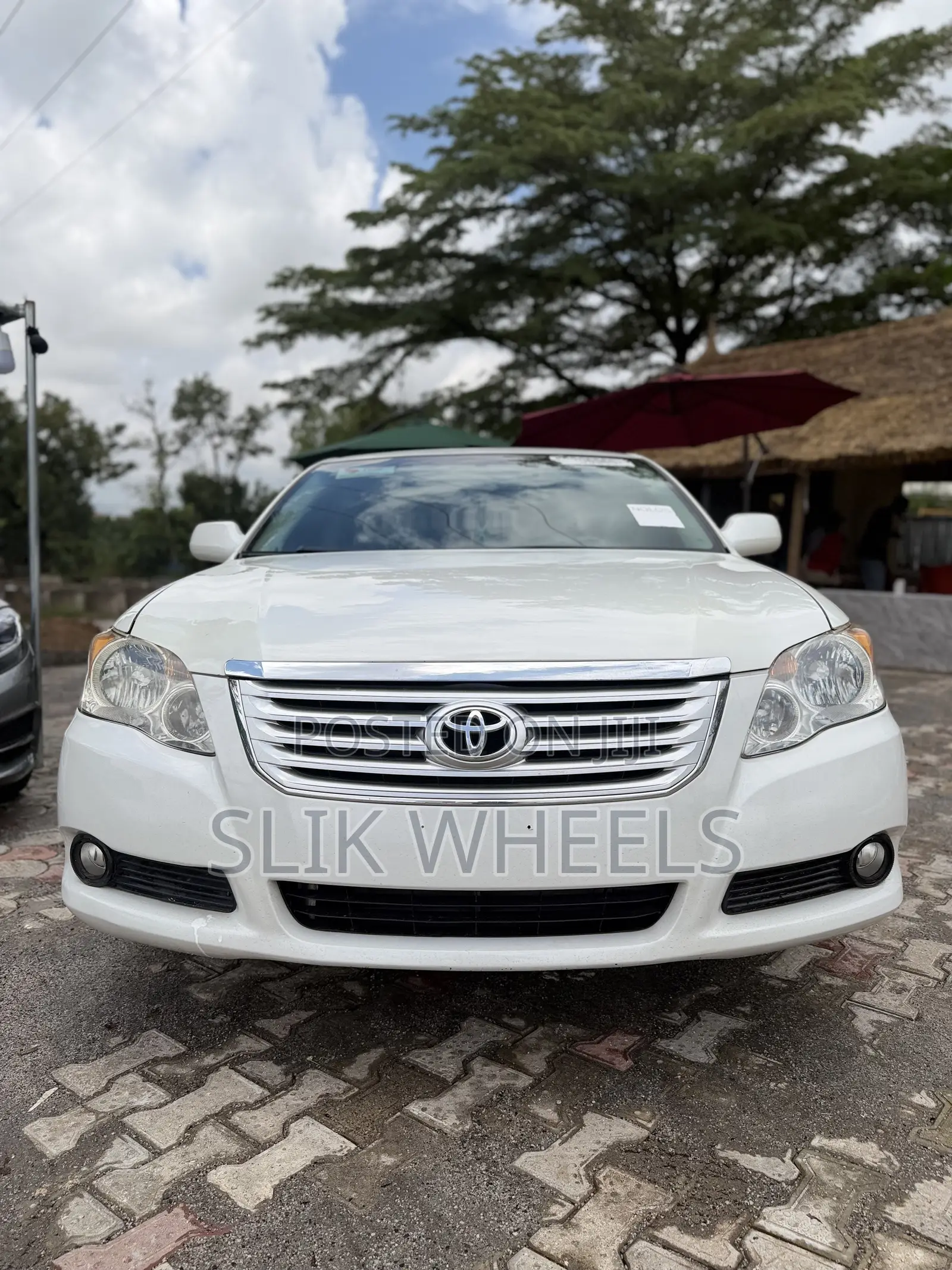 Toyota Avalon Limited 2010 White