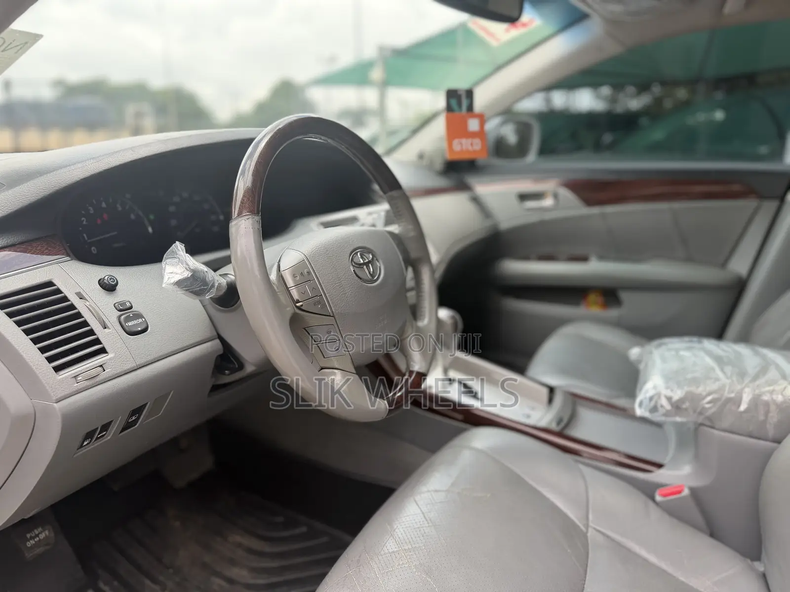 Toyota Avalon Limited 2010 White
