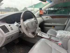 Toyota Avalon Limited 2010 White