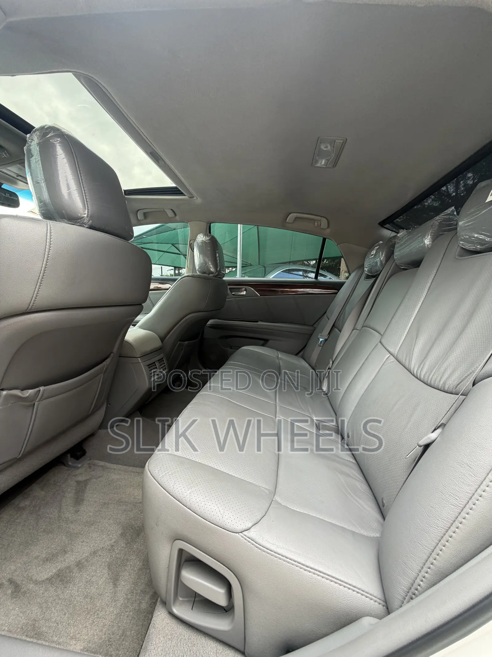 Toyota Avalon Limited 2010 White