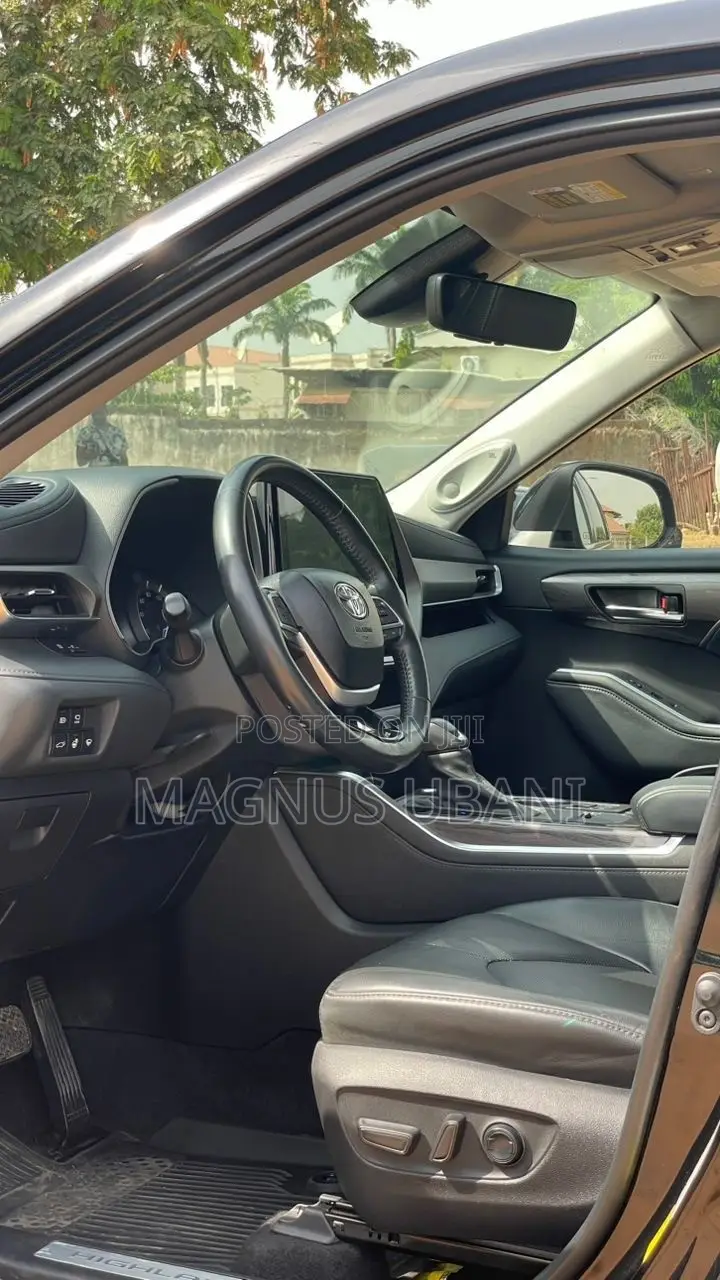 Toyota Highlander Limited 2022 Black