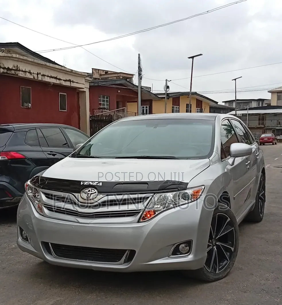 Toyota Venza XLE 2012 Silver